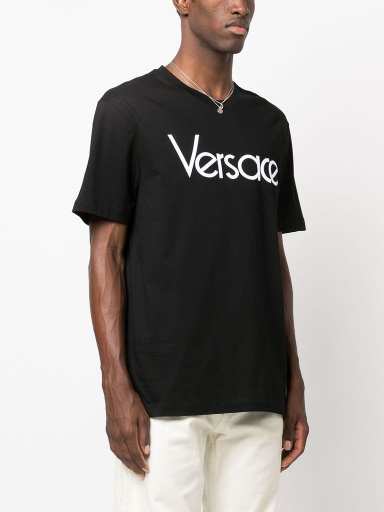 【送料&関税込】Versace Logo Embroidery T-shirt Versace 90s Logo Embroidered T-shirt | Blue | FARFETCH