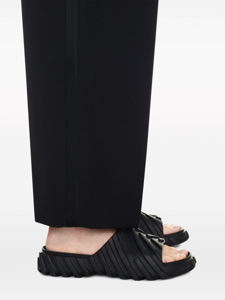 サンダル・ミュール Off White Black leather Bookish slippers Off-White Bookish Logo Print Slide Black – voilà.id