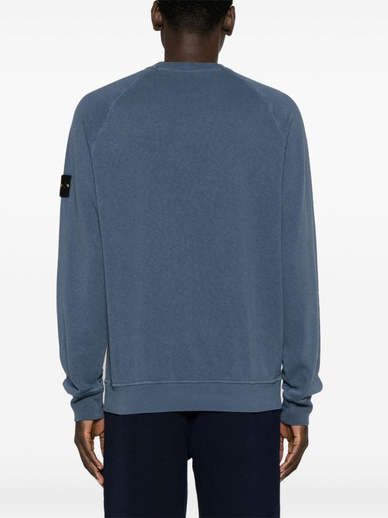Sweatshirt with patch