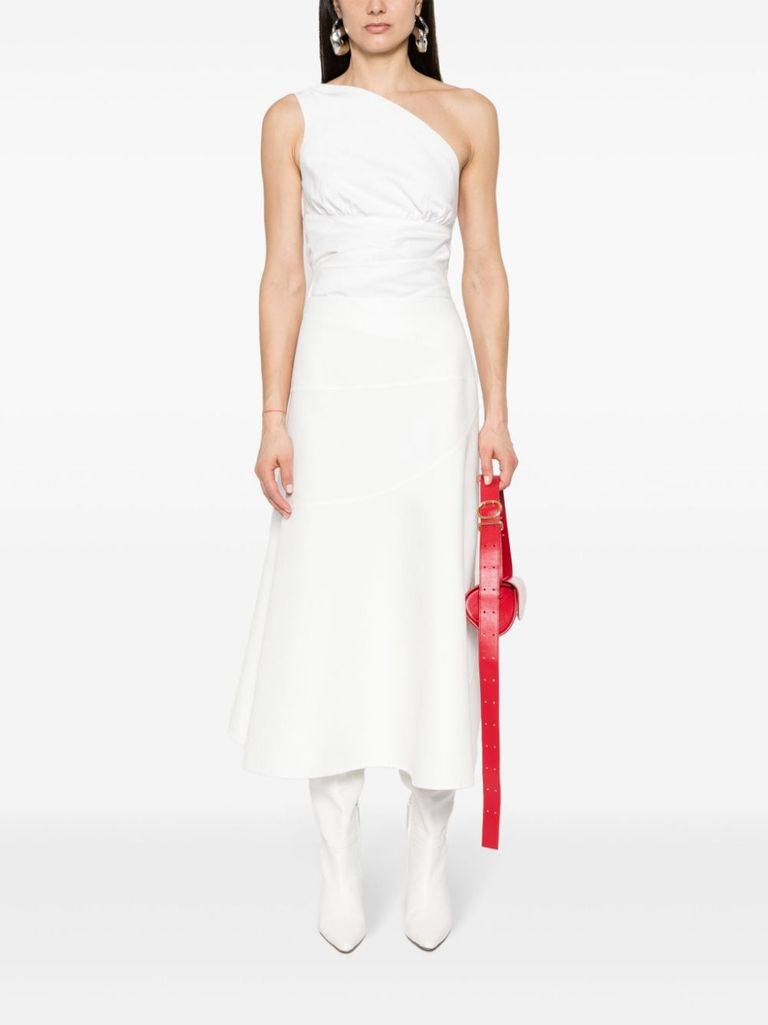 Asymmetric skirt