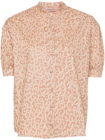 Short-sleeved cotton shirt with leopard print