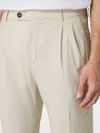 Pantaloni in cotone con pince frontali