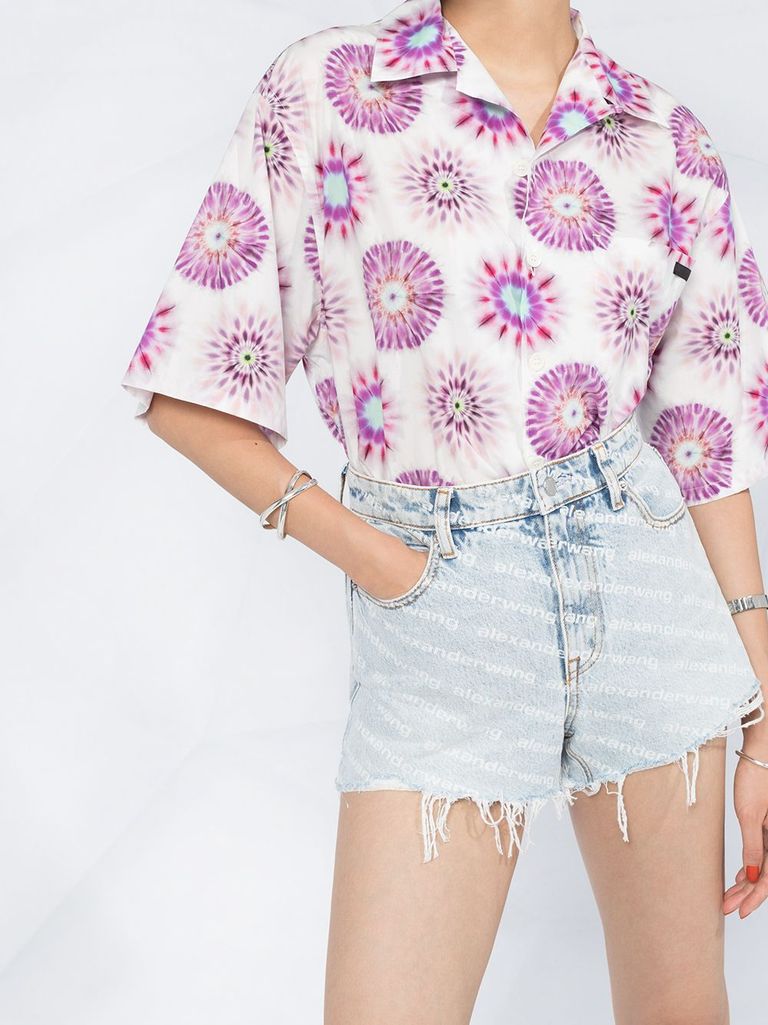 Shop Alexander Wang Shorts In Denim Stampa Logo E Orlo Sfrangiato In Blu