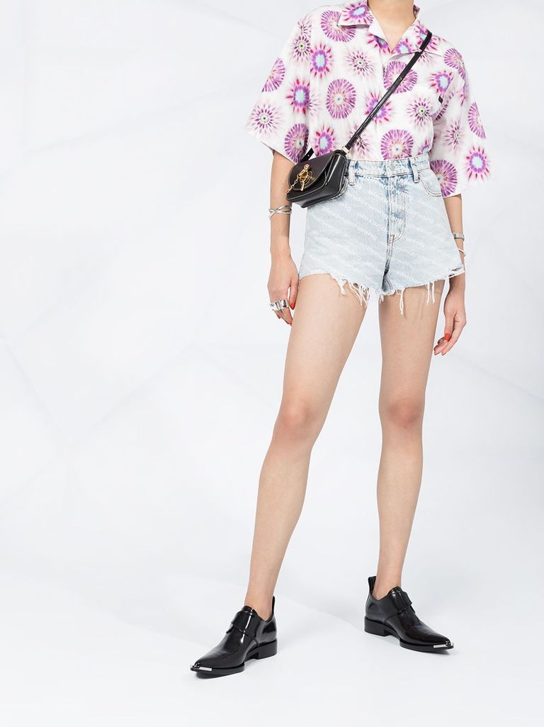 Shop Alexander Wang Shorts In Denim Stampa Logo E Orlo Sfrangiato In Blu