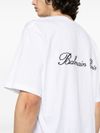 T-shirt in cotone con logo ricamato frontale in corsivo