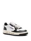 Sneakers in pelle di vitello bianco e nero con scritta