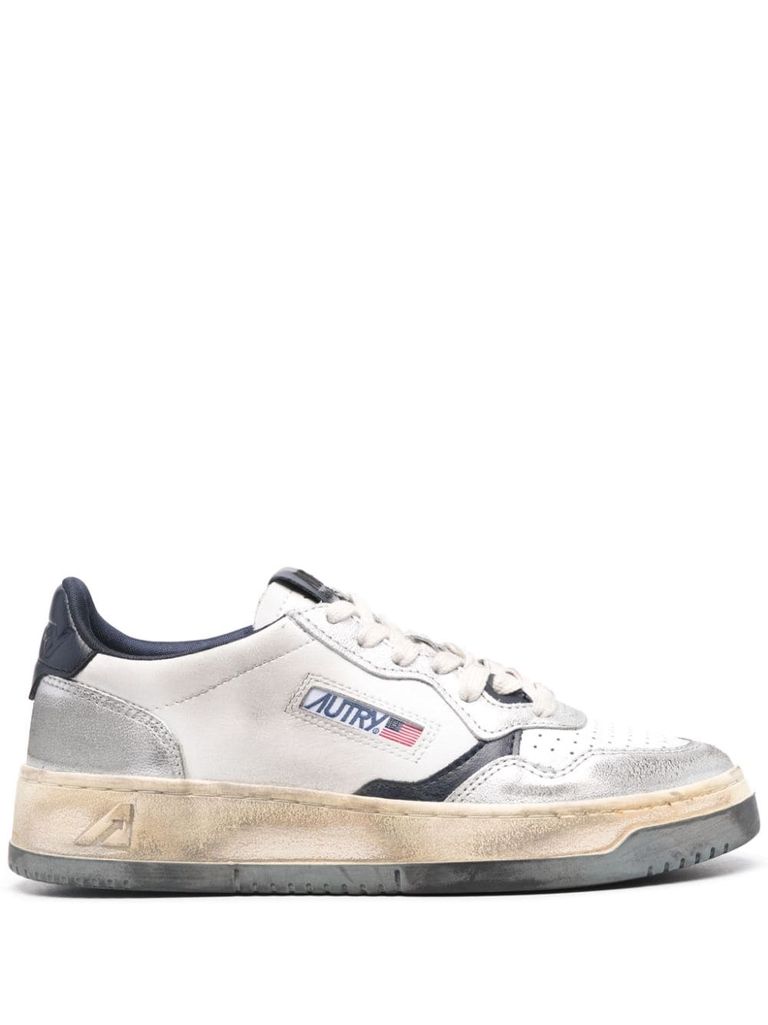 Shop Autry Medalist Super Vintage Sneakers In Silver