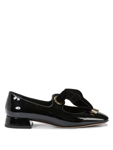 Black ballet flats with a heart-shaped neckline