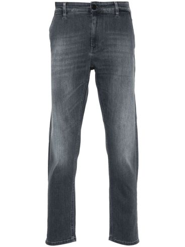 Tapered cotton pants with a medium rise