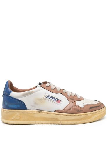 'Super vintage' sneakers