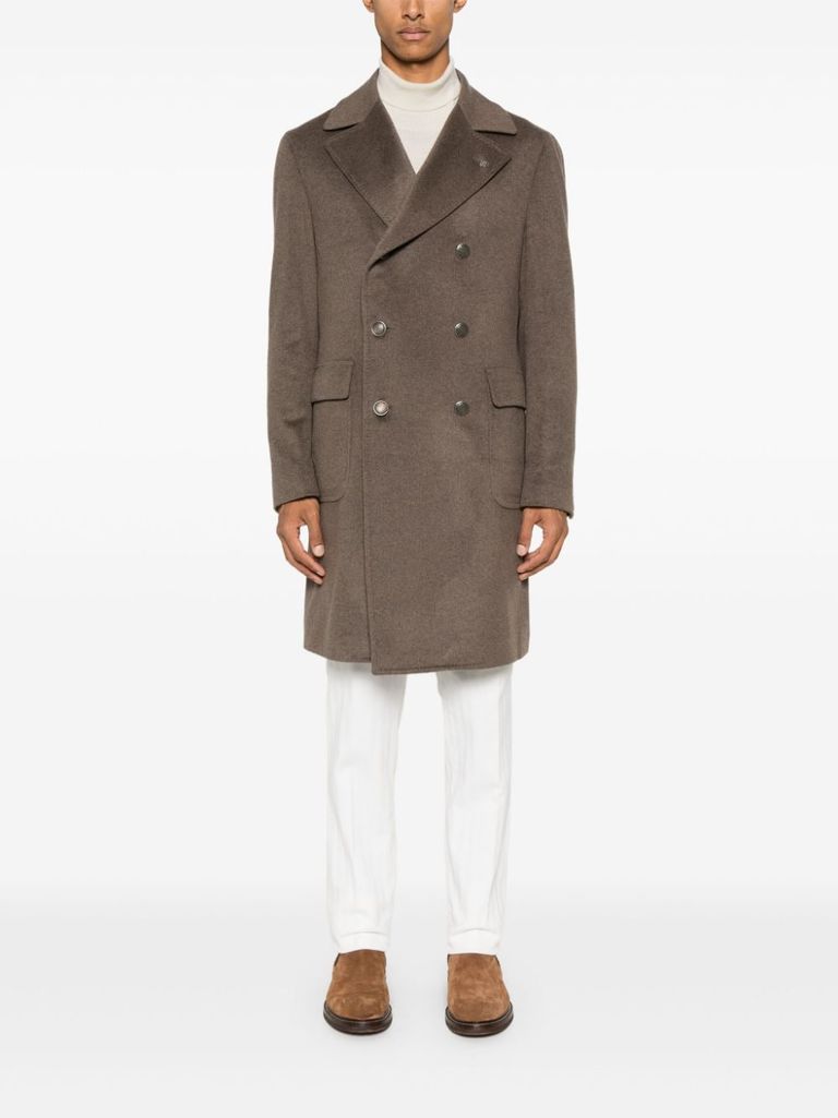 Shop Tagliatore Single-breasted Cashmere Coat With Brooch In Grigio