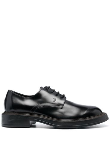 Polished calf leather shoes with engraved logo