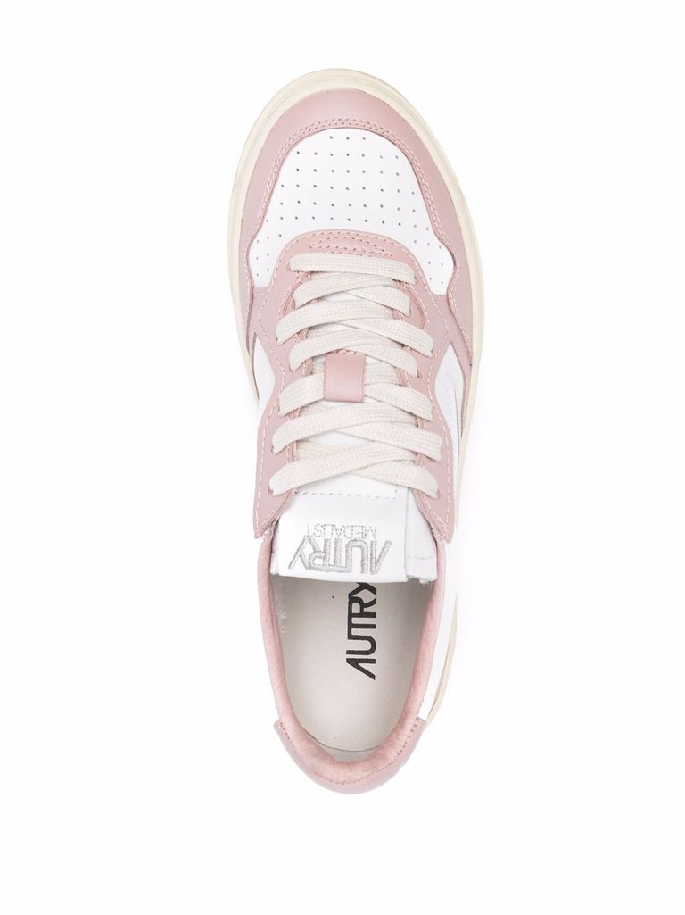 Shop Autry 'medalist' Sneakers In Bianco