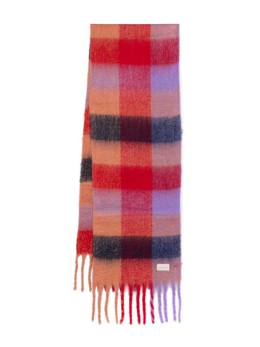 Checkered scarf with fringes