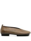 Leather ballet flats with an asymmetric toe