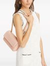 Borsa a spalla Fleming Convertible piccola in pelle rosa