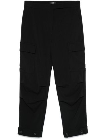 Pantaloni ampi con tasche