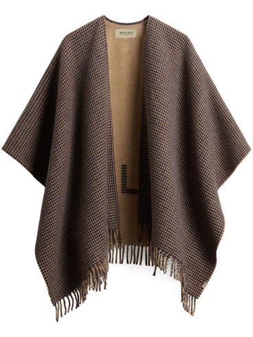 Wool cape with fringes