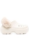 crocs - Sabot Stomp Lined Clog bianco con pelliccia