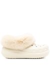 crocs - Sabot Furever Crush bianco con pelliccia