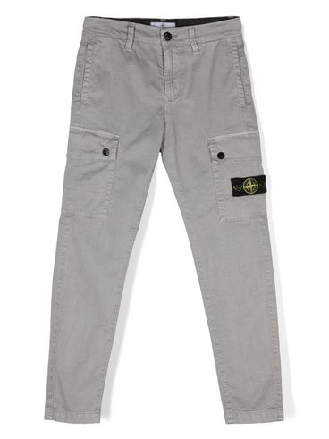 STONE ISLAND - Pantaloni in cotone grigio con tasche e patch logo