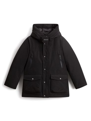 WOOLRICH - Parka nero con logo bianco e tasche applicate