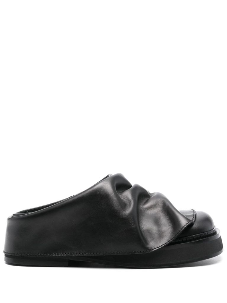 サンダル・ミュール THE ATTICO Black leather Mini Robin slippers The Attico Black Leather Mini Robin Sabot | italist, ALWAYS