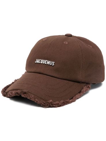 JACQUEMUS - Cappello baseball marrone con placca logo