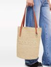 rabanne - Borsa a secchiello in raffia con logo impresso - 6