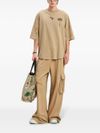 palm angels - T-shirt in cotone beige con stampa palma e logo - 1