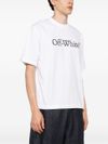 off-white - T-shirt in cotone bianco con scritta logo frontale - 1