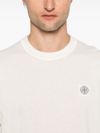 stone island - T-shirt avorio in cotone con ricamo logo - 3