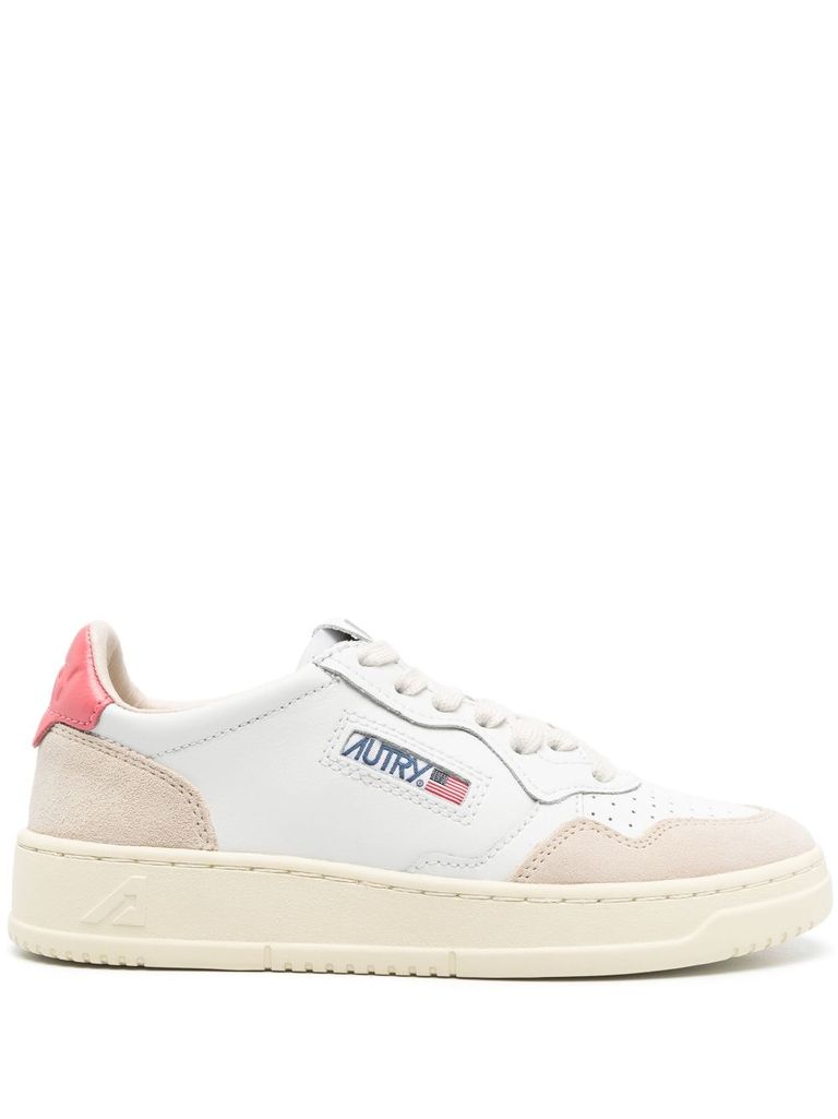 Autry Medalist Sneakers In White Leather With Fuchsia Heel In White