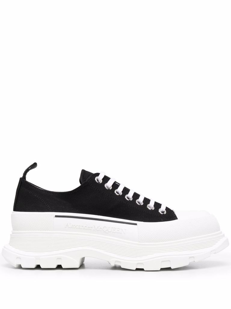 Alexander Mcqueen Tread Slick Low Top Sneakers In Black