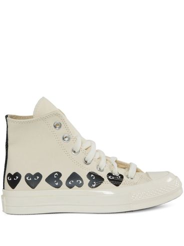 COMME DES GARÇONS PLAY - Sneakers with hearts