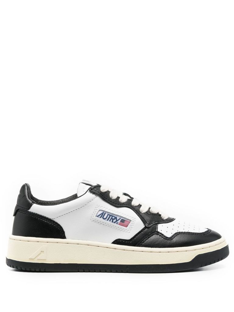 Autry 'medalist' White And Black Low Top Sneakers With Logo Patch