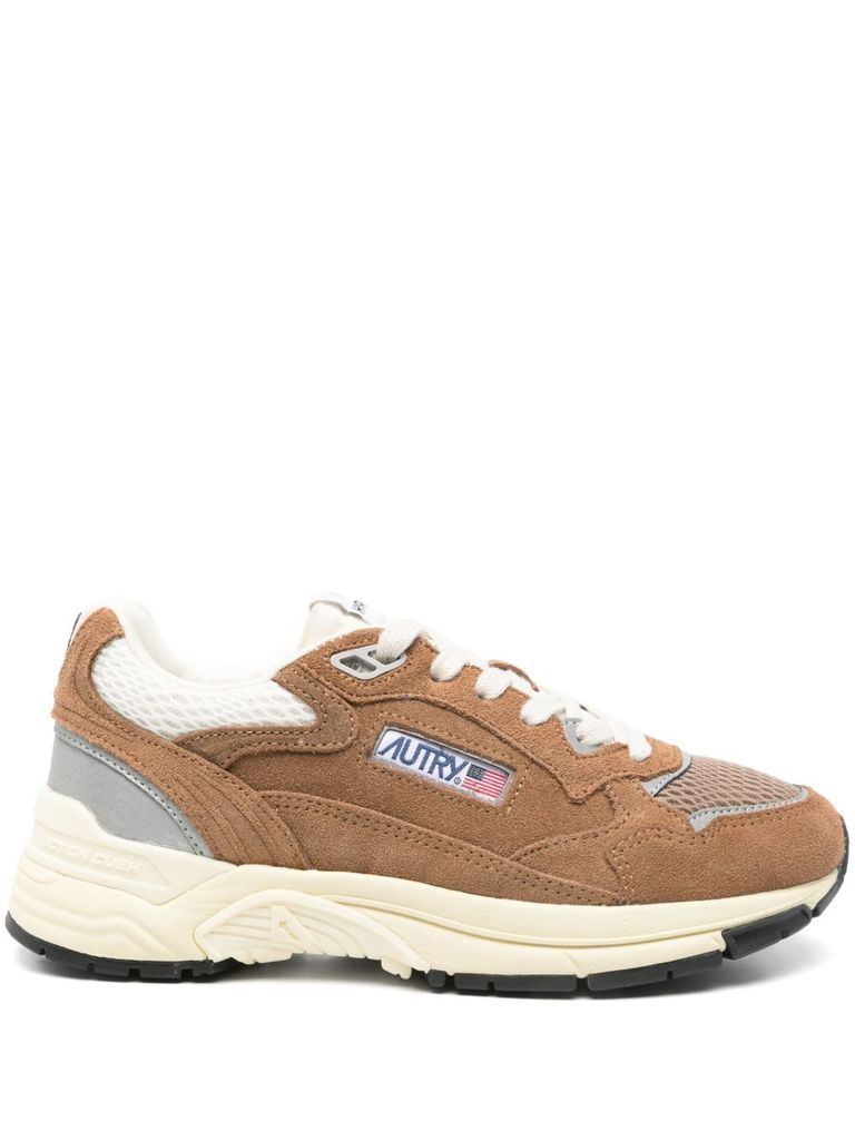 【関税&送料込】Autry Camel Suede Windspin Sneakers Autry Sneakers Windspin In Deer Suede