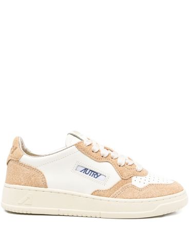AUTRY - Sneakers 'Medalist Low' in pelle bianca e suede color sabbia