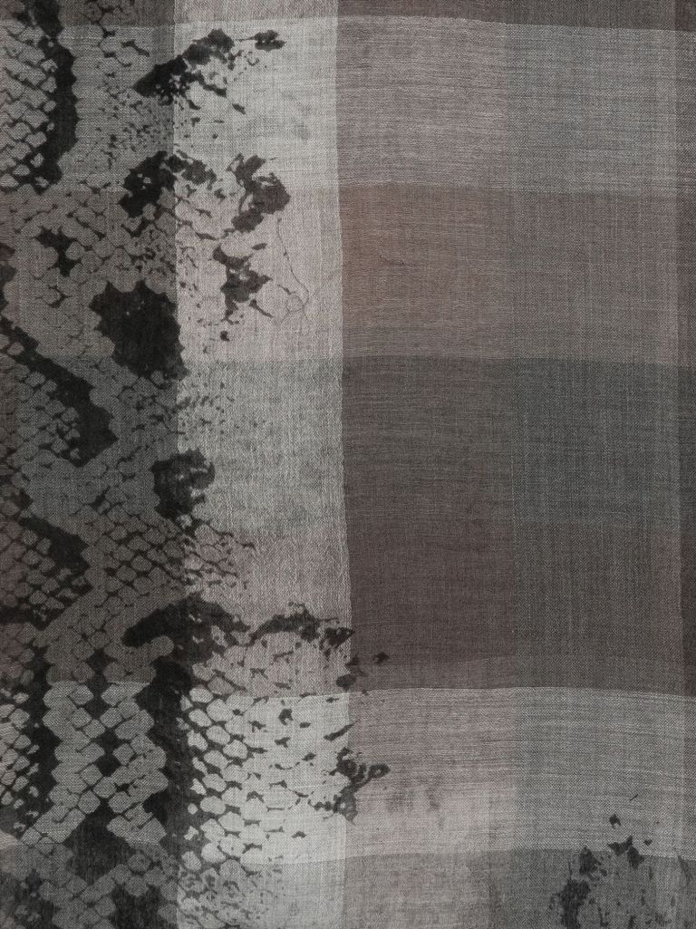 Faliero Sarti Sciarpa 'vittoriana' Grigia In Lana E Cashmere In Gray